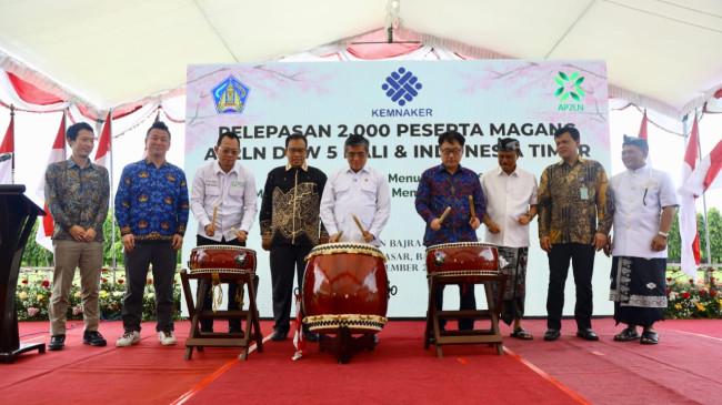 Menaker Yassierli Resmi Melepas 2.000 Peserta Magang ke Jepang