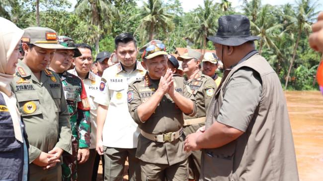 Mendagri Tinjau Longsor Cilacap: Penanganan Dinilai Sistematis dan Terkoordinasi