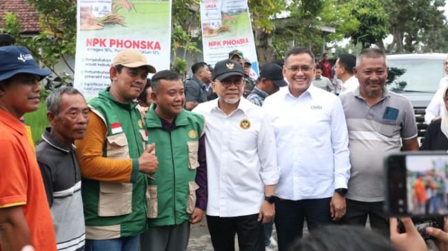 Menko Zulkifli Hasan: Petani Senang Usai Presiden Prabowo Turunkan Harga Pupuk Bersubsidi