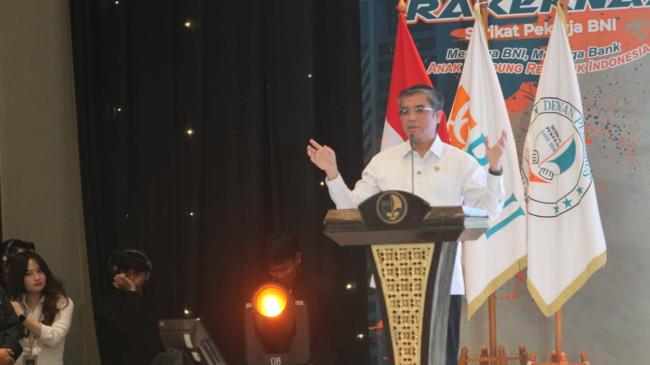 Menaker Minta Serikat dan Manajemen Jalan Bareng Seperti Dua Roda Gigi