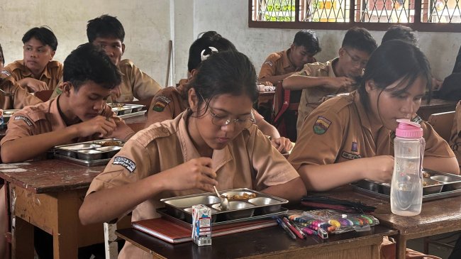 Kemenag Pastikan Seluruh Santri Dapat Akses Program Makan Bergizi Gratis