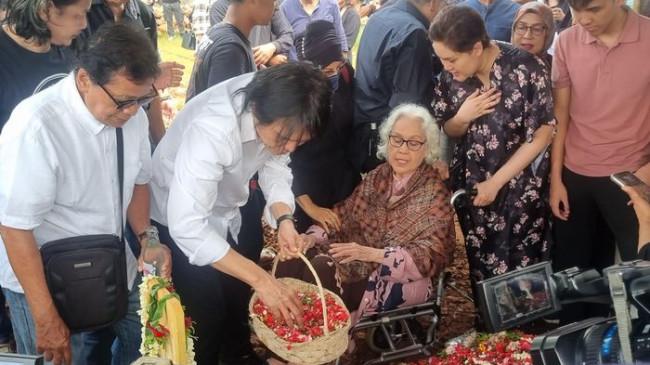 Penyanyi Once Mekel Berduka, Ayah Mertuanya Berpulang