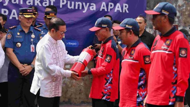 Perkuat Mitigasi Kebakaran, Gubernur Pramono Dorong Masyarakat Punya APAR