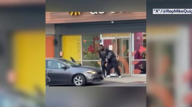 Agen Imigrasi AS Kembali Berulah, Gerebek Tempat Penitipan Anak di Chicago dengan Kekerasan