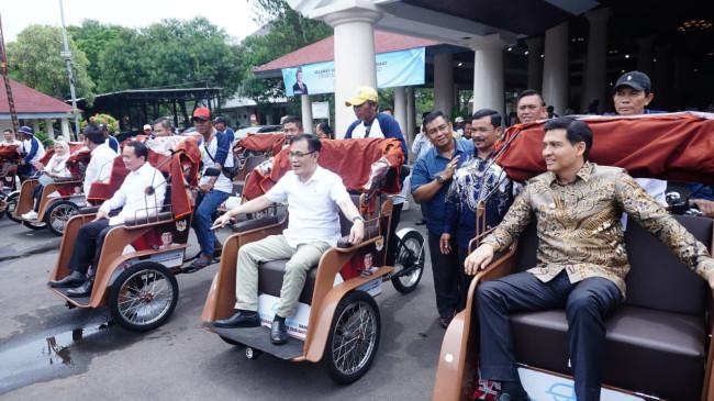 Bupati Lucky Hakim Sambut Antusias Bantuan Becak Listrik Presiden Prabowo