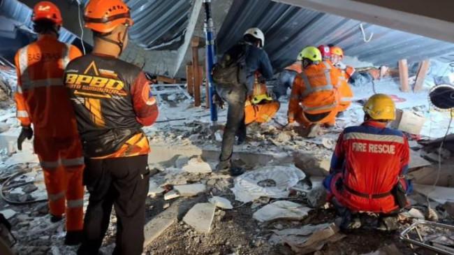Bertahan 3 Hari Tertimbun Reruntuhan Ponpes Al Khoziny Sidoarjo, Haikal Berhasil Dievakuasi