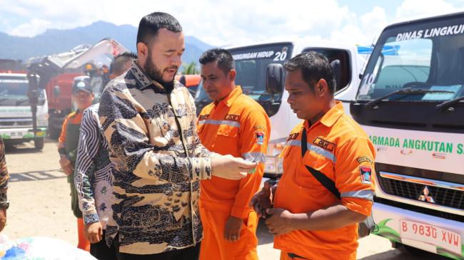 Wujud Komitmen Lingkungan, Wali Kota Padang Serahkan Armada Baru kepada DLH