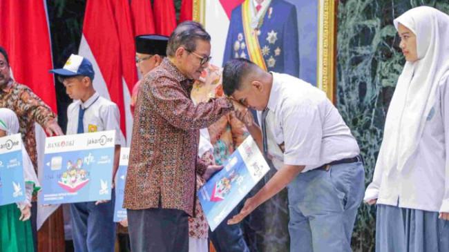 Lewat KJP Plus, Gubernur Pramono Wujudkan Pemerataan Pendidikan di Jakarta