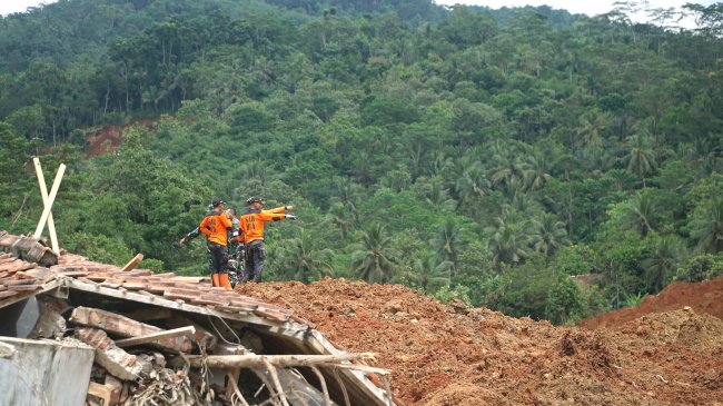 17 Orang Hilang Akibat Longsor di Cilacap, Ketebalan Longsor Mencapai 8 meter