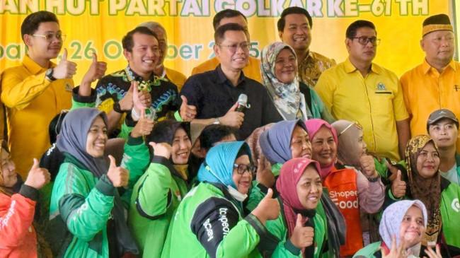 Sumpah Pemuda & HUT Golkar, Ojol Perempuan di Sidoarjo Dihadiahi Beasiswa