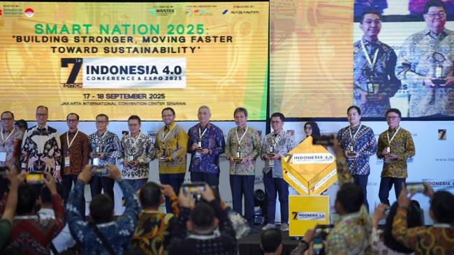 Dukung Keberlanjutan Bisnis lewat Inovasi 5G in The Box, Telkomsel Raih Penghargaan dari Kemenperin