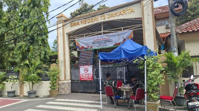 Suasana Terkini SMAN 72 Jakarta Pasca-Ledakan, Gerbang Ditutup dan Dijaga Aparat TNI