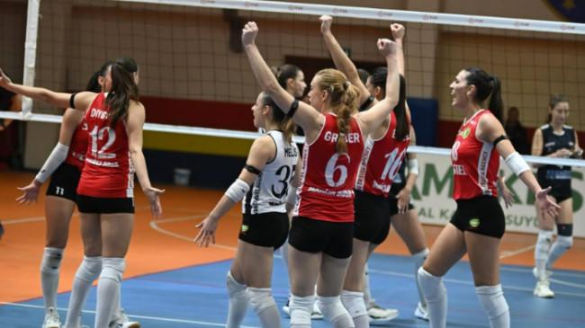 Hasil Liga Voli Turki - Kompak dengan Megawati, Manisa BBSK Menang Comeback 3-2 atas Yesilyurt