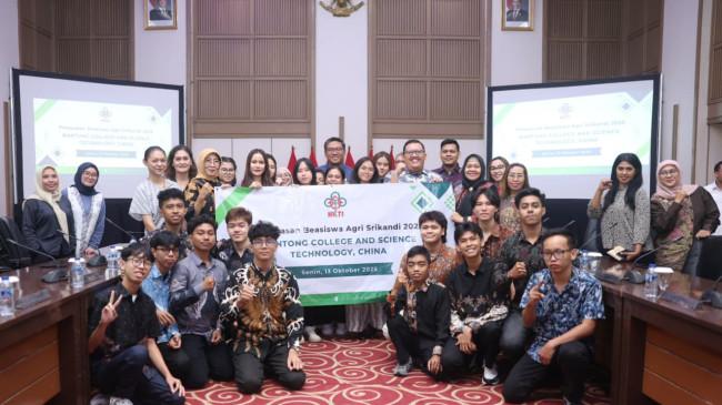 Pernah Jadi Lulusan Terbaik, Wamentan Sudaryono Dorong Penerima Beasiswa HKTI Raih Prestasi