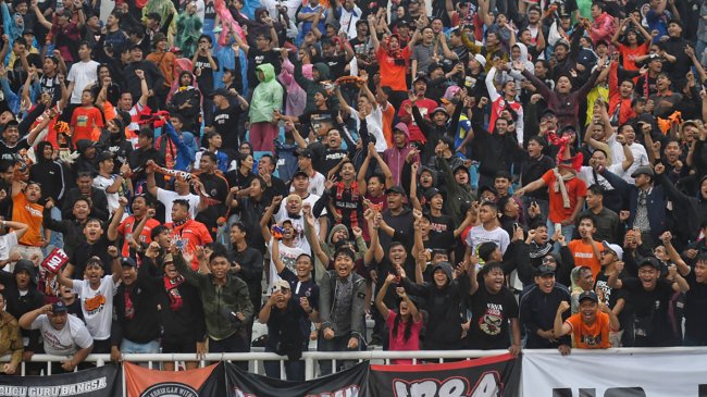 Rumput GBK dan JIS Belum Siap, Persija Numpang Lagi di Solo: The Jakmania Bisa Nonton