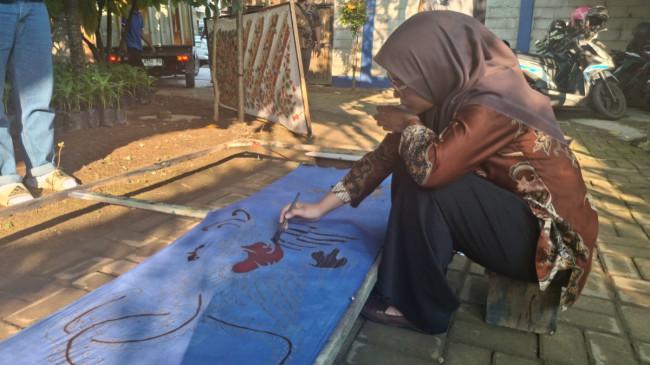 Cerita Liuk Cendrawasih dari Pekalongan: Sebuah Kritik Sosial Lembut di Balik Motif Batik