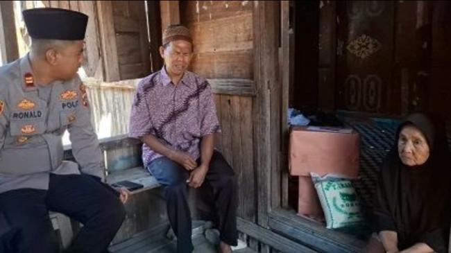 Wujud Pengabdian, Polsek X Koto Dibawah Berbagi Bantuan untuk Masyarakat Pra-Sejahtera