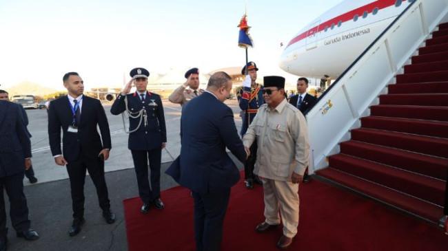 Momen Prabowo Subianto Tiba di Mesir untuk Hadiri Penandatanganan Perjanjian Perdamaian Gaza