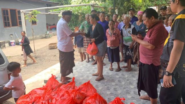 Sudirta Gunakan Masa Reses dengan Menyerap Aspirasi Warga Sekaligus Bagikan Sembako