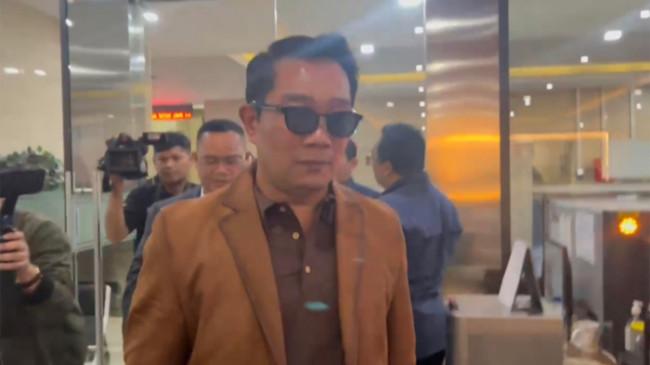 Senyum Tipis Ridwan Kamil saat Ditanya Persiapan Tes DNA Anak Lisa Mariana