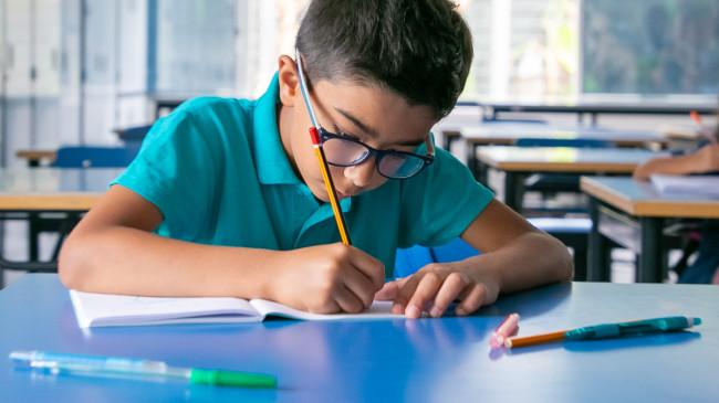 Kunci Jawaban Bahasa Inggris Kelas 8 Halaman 138, Worksheet 3.3: Draw A Line