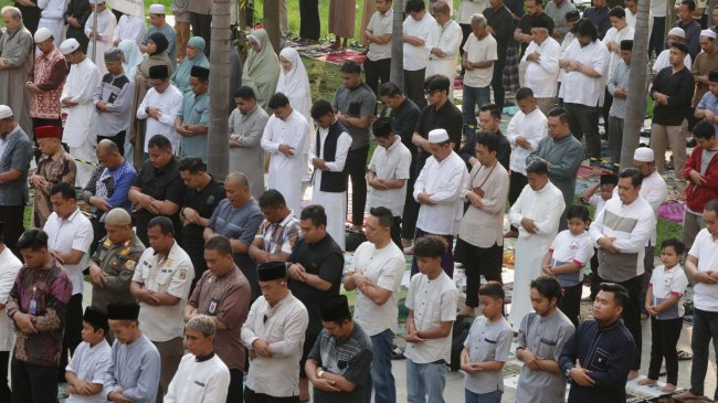 Bolehkah Shalat Tahajud Dilakukan Berjamaah? Simak Bacaan Niat dan Tata Caranya