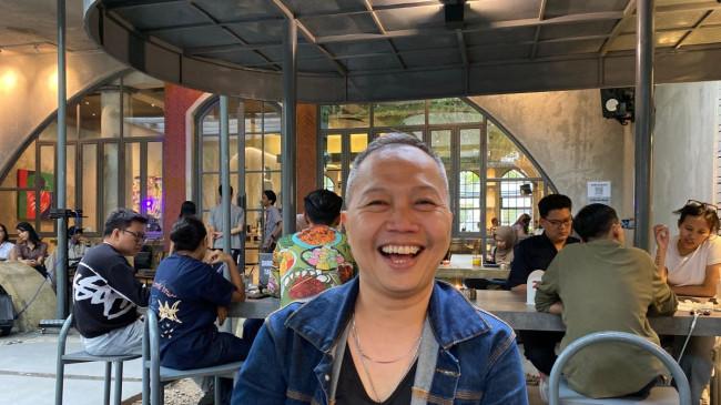 Cerita Romansa, Lagu Baru Sandhy Sondoro Singgung Perpisahan yang Dewasa