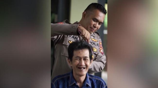 Aipda Irvan Buktikan Polisi Bisa Jadi Penolong, Rawat Puluhan Lansia Terlantar Tanpa Biaya