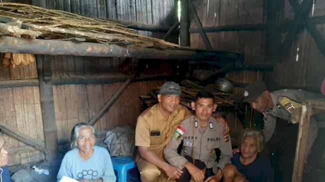 Sie Dokkes Polres Manggarai dan Pemdes Kunjungi Lansia, Pastikan Ibu Teodora Dapat Bantuan Kesehatan