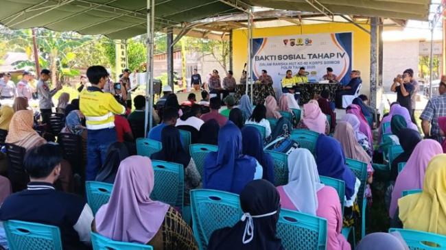Brimob Gorontalo Rayakan HUT ke-80 dengan Baksos dan Berbagi Sembako untuk Warga