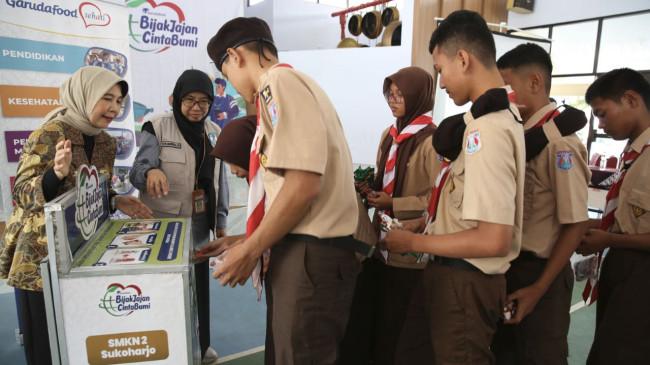Edukasi Cinta Bumi, Siswa di Sukoharjo Ubah Limbah Kantin Jadi Produk Lewat Maggot