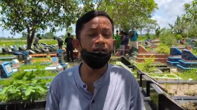 Suami Menangis Saat Makam Istrinya yang Tewas di Hotel Palembang Dibongkar: Saya Tidak Kuat