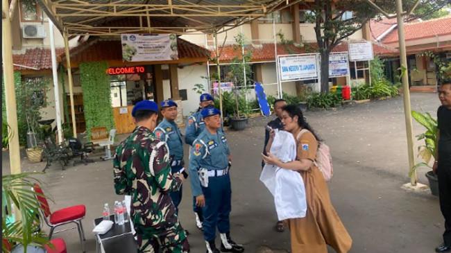 SMAN 72 Jakarta Dijaga Polisi Militer AL, Hari Ini Para Siswa Belajar Secara Daring