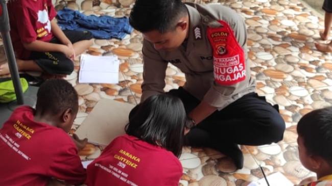 Subsatgas Si Ipar Operasi Rasaka Cartenz Terus Galakkan Program Polisi Pi Mengajar di Distrik Heram