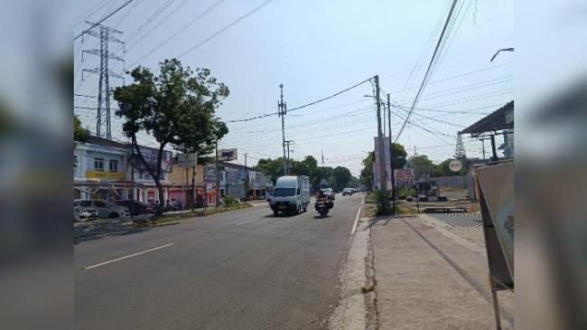 Suhu Panas Ekstrem di Cirebon Tembus 37,6 Celsius, Warga Ramai-ramai Ngadem ke Minimarket