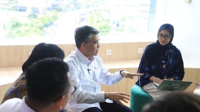 Menaker Yassierli Tinjau Pemagangan Nasional Batch I di PTPN, Pastikan Berjalan Sesuai Standar