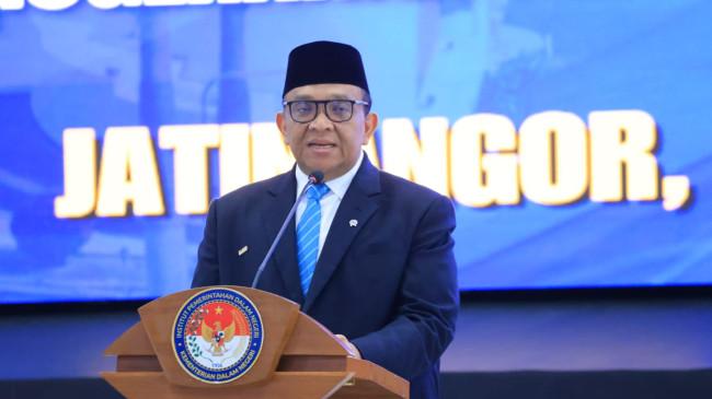 Terima Anugerah dari IPDN, Wamenaker Afriansyah Sampaikan Pentingnya Kepemimpinan Visioner