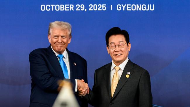 Trump Izinkan Korea Selatan Bikin Kapal Selam Bertenaga Nuklir