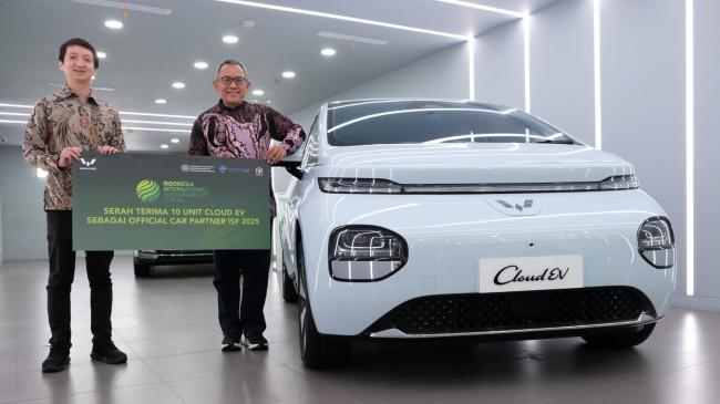 10 Unit Medium Hatchback Wuling Cloud EV Jadi Official Car ISF 2025