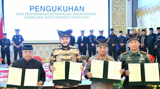 Pemkot Padang Kukuhkan 208 Dubalang Kota, Perkuat Keamanan Berbasis Adat