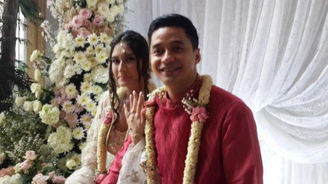 Angbeen Rishi Gugat Cerai Adly Fairuz setelah 5 Tahun Menikah