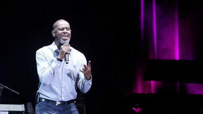 Terjemahan Lirik Lagu One Last Cry - Brian McKnight: My Shattered Dreams and Broken Heart