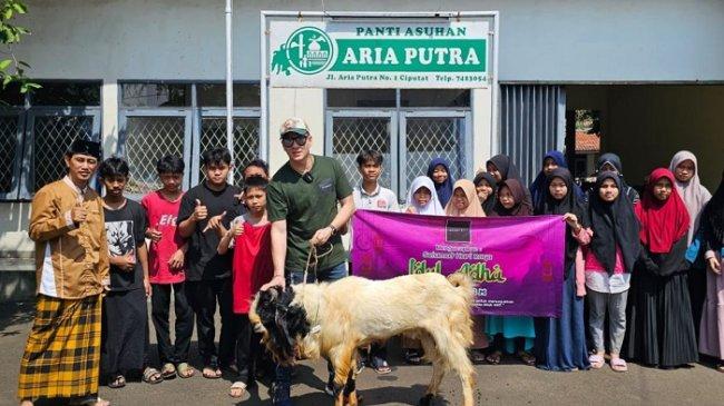 Ikut Berkurban, Bertrand Antolin Salurkan 35 Kambing ke Seluruh Indonesia