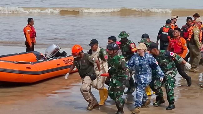 Tentara Australia dan Tim Gabungan Evakuasi 2 Korban dalam Latihan Maritime SAR di Lebak Banten