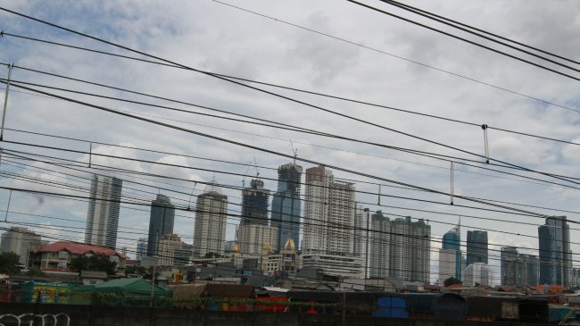 Prakiraan Cuaca Bandung Minggu, 9 November 2025: Langit Tertutup Awan Tebal Sepanjang Hari