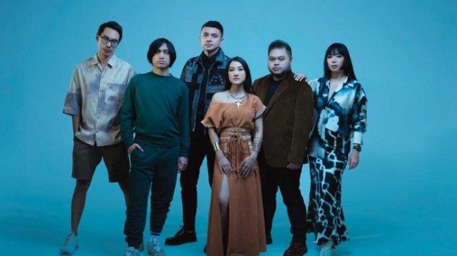 Buah Manis Viralnya Lagu Terbuang Dalam Waktu di Film SORE, Barasuara Terima Banyak Tawaran