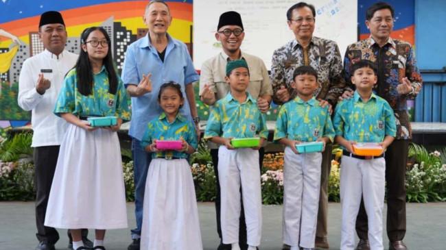 Ratusan Pelajar di SDN Tambora 01 dan 03 Jakarta Terima Program Gotong Royong MBG