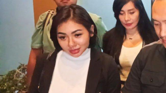 Kaget Dijadikan Tersangka Produksi Film Porno, Meli 3GP Bersyukur Tak Ditahan