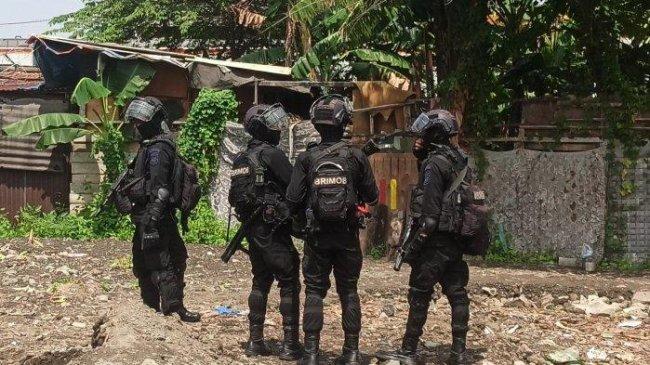 Drama Penggerebekan Sarang Narkoba di Kampung Bahari, Petugas Dilawan Pakai Panah hingga Petasan