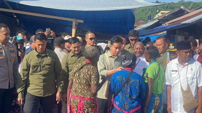 Permintaan Mama Papua ke Wapres Gibran:Turunkan Biaya Transportasi, Jangan Ada yang Jualan Lesehan